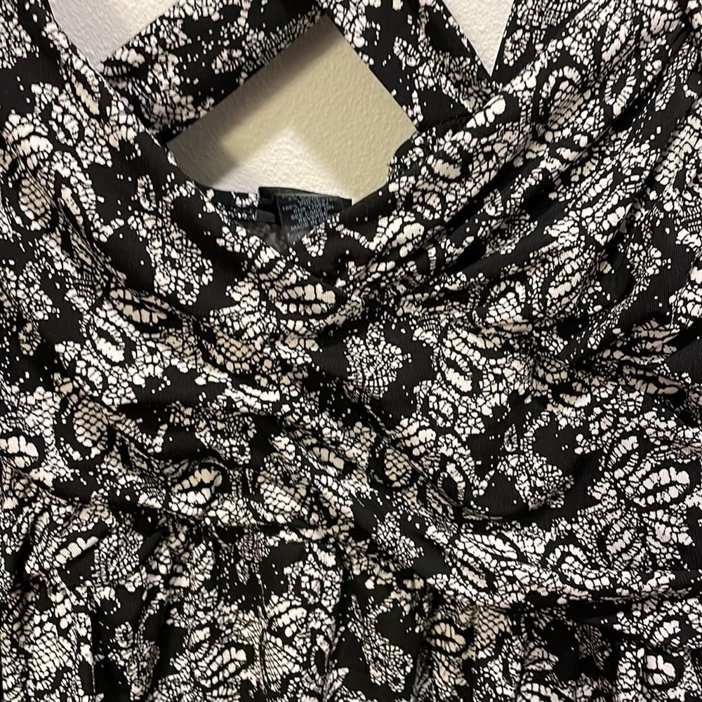 Torrid Womans black and white patterned top - Picture 3 of 13